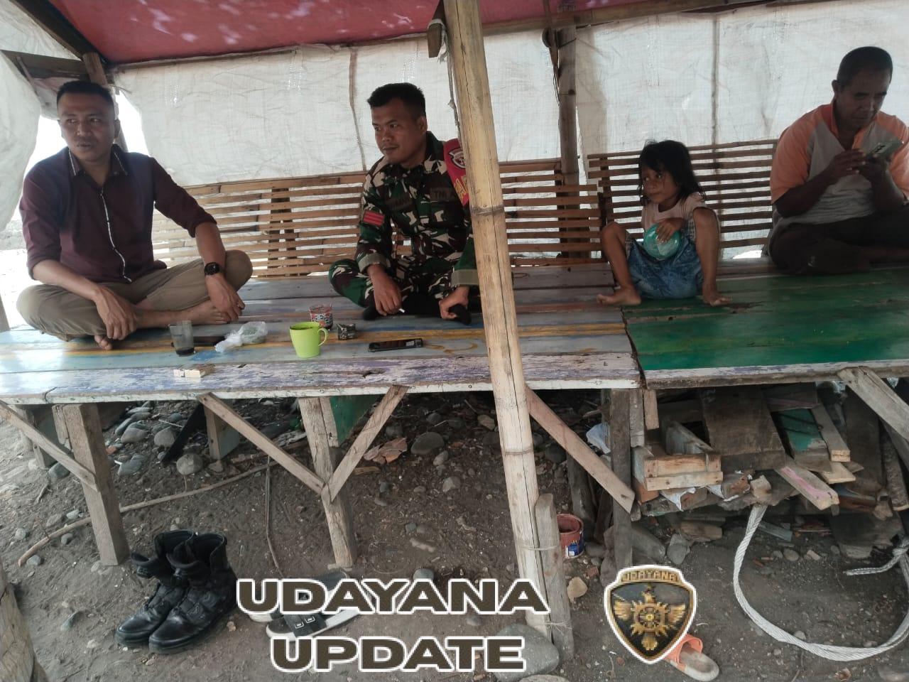 Pererat Hubungan dengan Warga, Babinsa Ende Laksanakan Komsos dan Pamwil di Wilayah Binaan