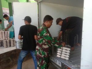 Sertu Syahrudin Babinsa Koramil 1608-01/Rasanae Hadir Kawal Program MBG di Tanjung