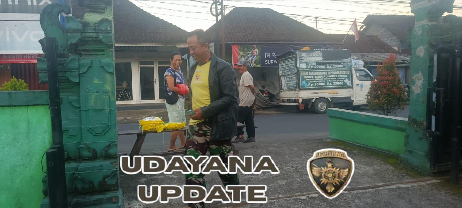 Anggota Koramil 1623-04/Sidemen bersinergi dengan instansi terkait melaksanakan gotong royong pembersihan sampah.