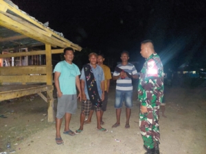 Situasi Aman dan Kondusif, Patroli Siskamling Koramil 1608-04/Woha Berjalan Lancar di Wilayah Teritorial