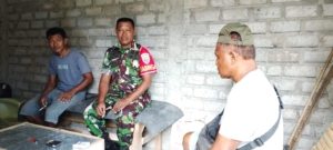 Babinsa Detusoko Intensifkan Komsos dan Pamwil Ciptakan Keamanan Wilayah