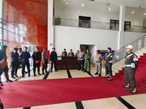Patroli Gabungan TNI-Polri Sasar Lapas, Kantor Bupati, dan Lembaga Hukum di Ende