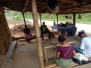 Babinsa Wolowaru Aktif Ciptakan Kondusifitas Melalui Komsos dan Pamwil di Desa Nduaria