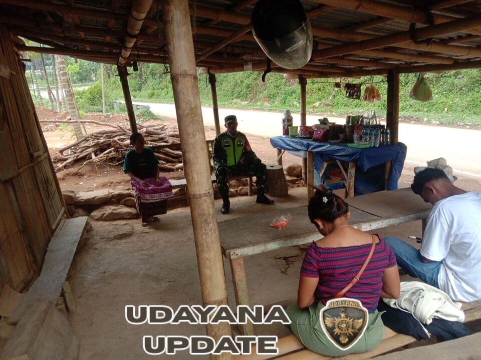 Babinsa Wolowaru Aktif Ciptakan Kondusifitas Melalui Komsos dan Pamwil di Desa Nduaria