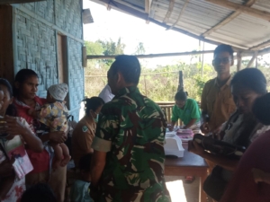 Babinsa Koramil 03/Katikutana Ajak Warga Peduli Kesehatan Anak