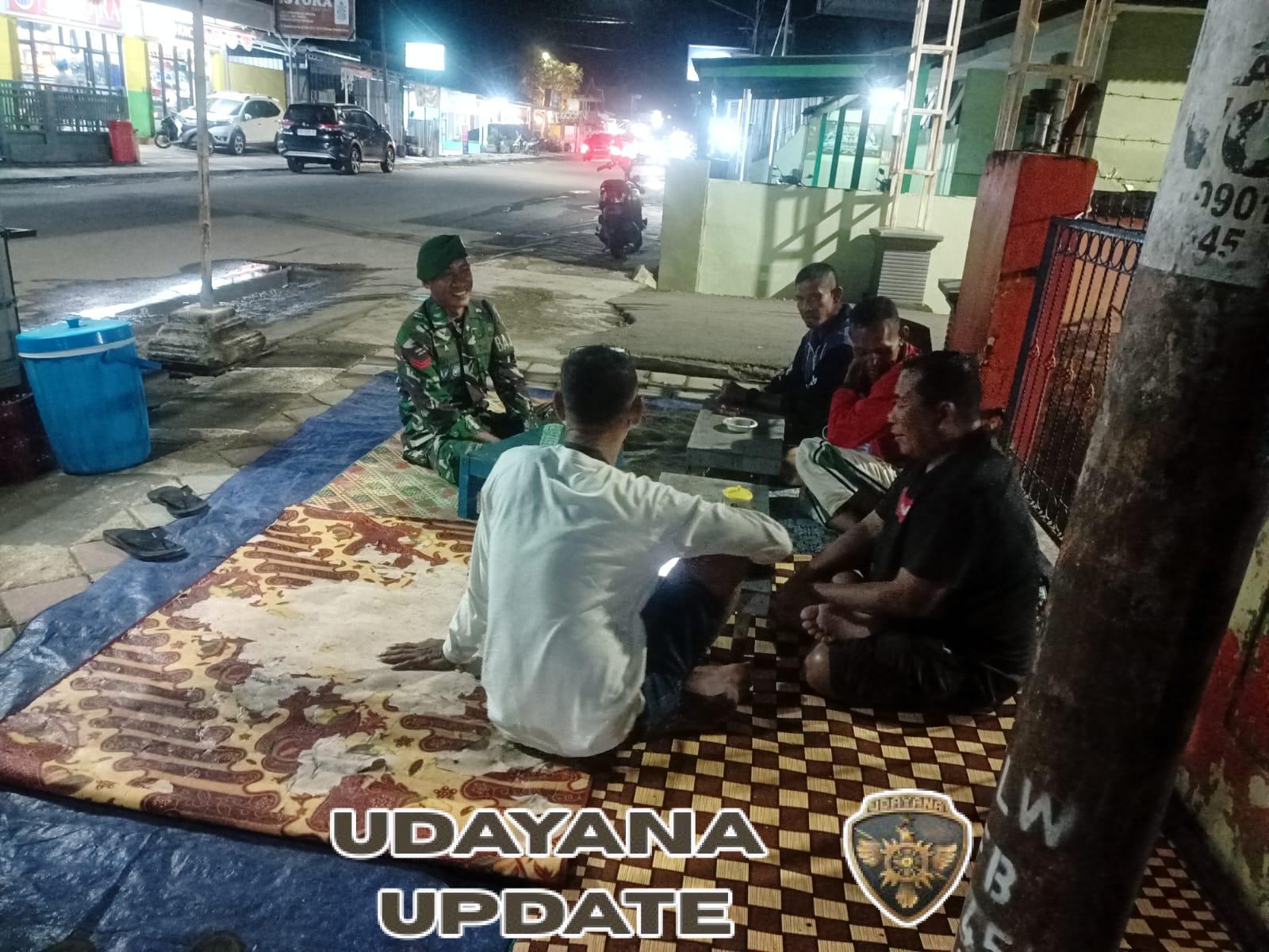 Patroli Malam Babinsa Koramil 1628-01/Taliwang Ciptakan Rasa Aman di Tengah Warga