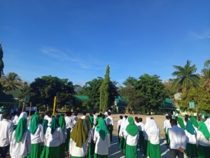Kapten Inf Armansyah Hadiri Upacara Bendera di MTsN 1 Bima, Tegaskan Pentingnya Keteladanan