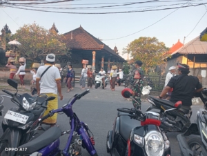 Karya Ngusaba di Pantai Lebih, Babinsa Ajak Warga Lestarikan Tradisi dan Jaga Keharmonisan Adat