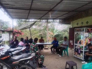 Wujudkan Kamtibmas, Babinsa Sertu Clementino Sambangi Warga Desa Binaan