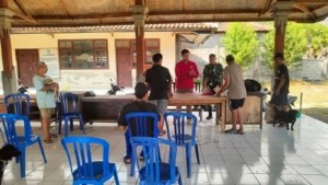 Cegah Rabies, Serma Putu Sudiarsana Kawal Ketat Pelaksanaan Vaksinasi Hewan Peliharaan di Banyupoh