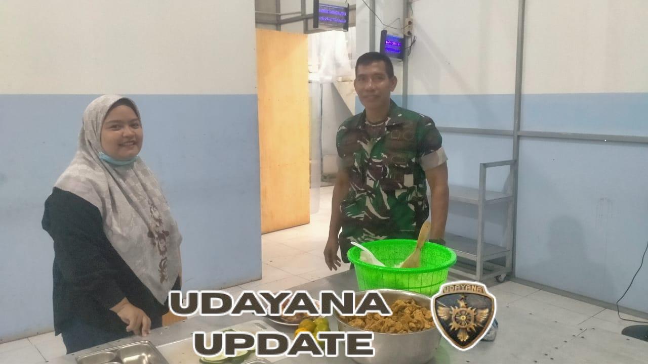 Babinsa Mangge Asi Hadir di Tengah Warga, Pastikan Bantuan Gizi BGN Tepat Sasaran