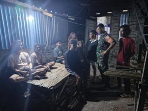 Babinsa Koramil 1614-04/Kilo Ajak Warga Aktif Jaga Lingkungan