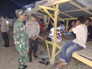 Kapolsek Woha dan Danramil Pimpin Patroli Gabungan Jaga Keamanan Desa-Desa di Woha