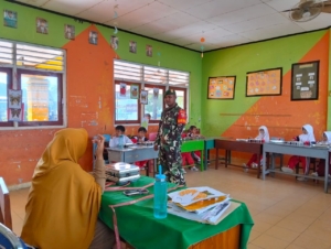 Anak Sekolah Antusias Terima Menu Sehat dari Program Makan Bergizi Gratis