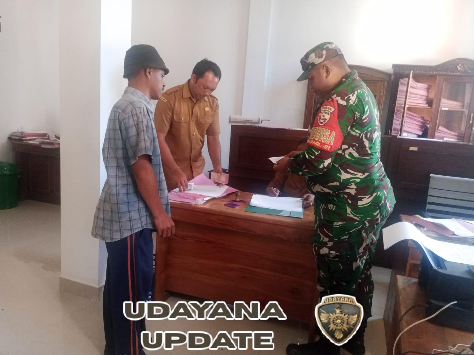 Babinsa Kawal Penyaluran Rp300 Ribu untuk 33 Penerima BLT Desa Sumita