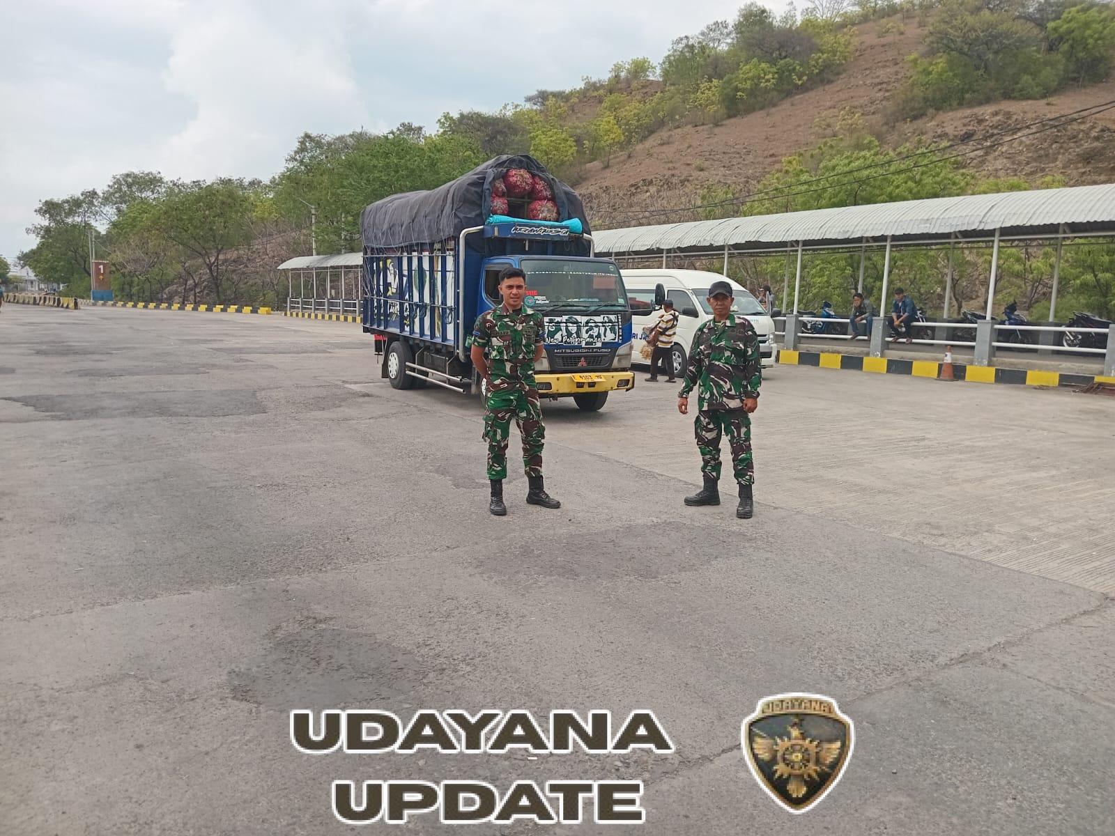 Sertu Abdurahman Laksanakan PAM di Pelabuhan Poto Tano, Pastikan Situasi Aman dan Tertib