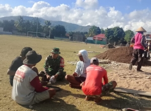 Babinsa Desa Tangga Baru Ajak Jaga Keamanan dan Kebersihan Lingkungan