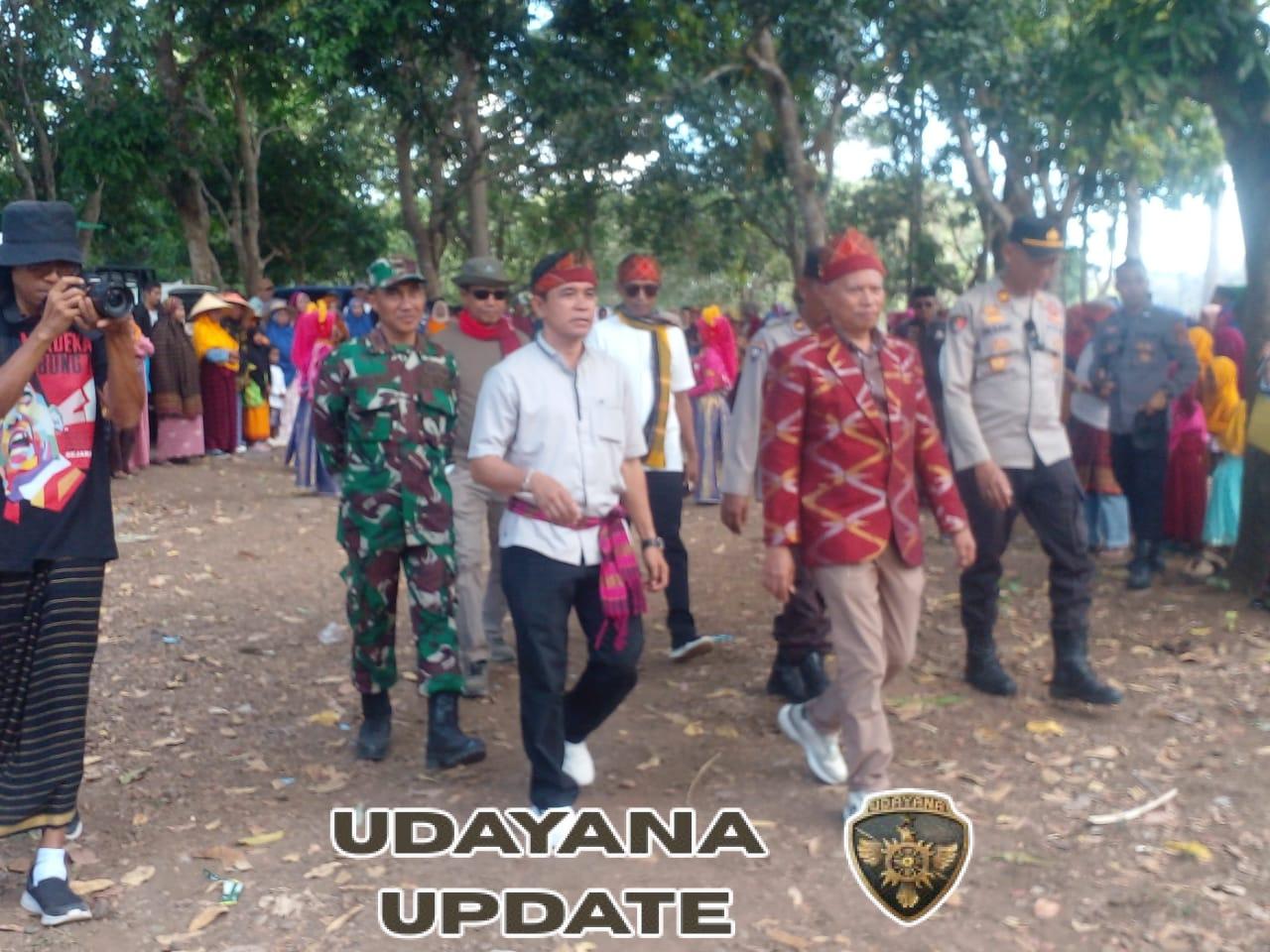 Kolaborasi TNI dan Masyarakat di Pawai Budaya Desa Ntori Kecamatan Wawo