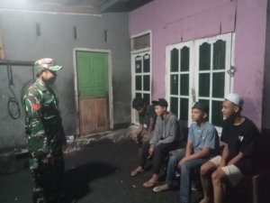 Patroli Malam Babinsa di Dusun Branti, Warga Aman dan Tertib
