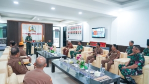 Letjen TNI Gabriel Lema: Kemanunggalan TNI dan Rakyat Bukti Sistem Pertahanan Negara Masih Solid