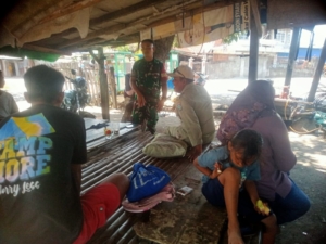 Melalui Komsos, Babinsa Dompu Ingatkan Warga Jaga Kamtibmas dan Keselamatan Berkendara