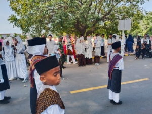 Peringati Hari Santri Nasional, Babinsa Turut Hadir dan Jaga Ketertiban Kegiatan Madrasah di Ende