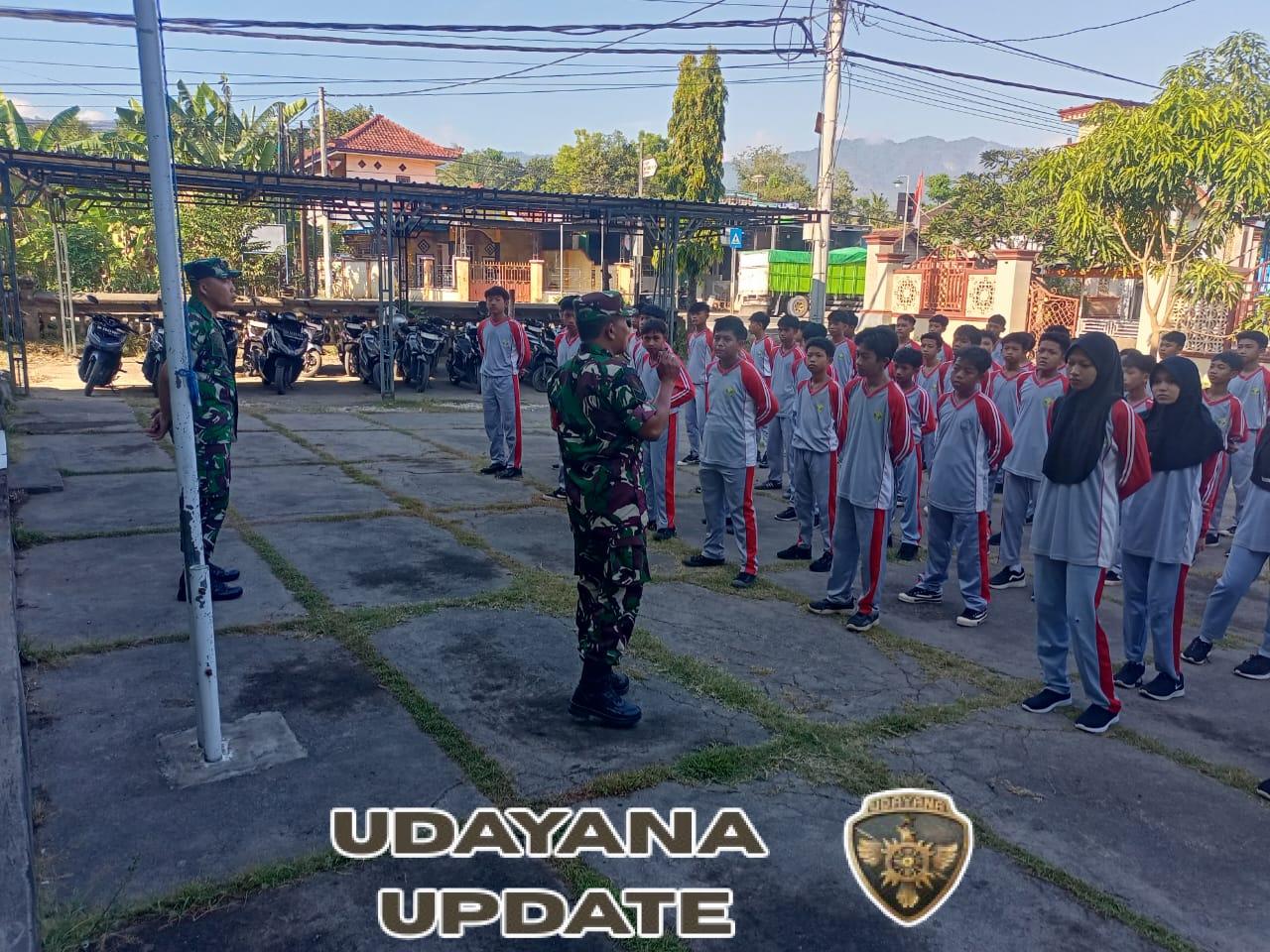 70 Siswa-siswi SMP Miftahjul Ulum Patas Antusias Ikuti Latihan PBB dan Pembekalan Wawasan Kebangsaan dari Anggota Koramil 1609-08/Gerokgak