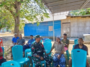 Koptu Sahlan Pimpin Pamwil dan Komsos di Desa Watukamba untuk Wujudkan Kamtibmas