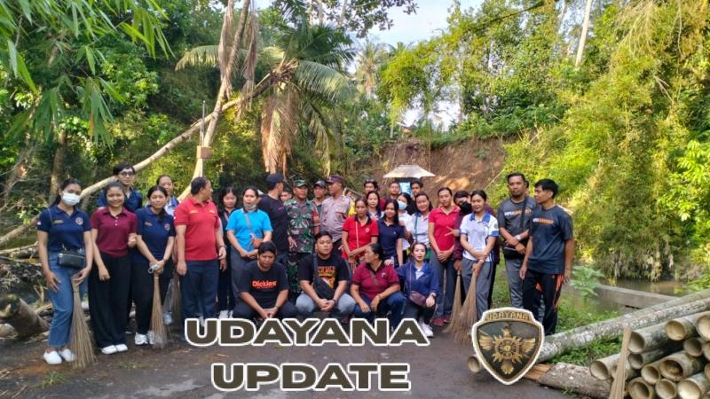 Sinergi Babinsa, Dishub, dan Warga Bersihkan Sampah di Desa Belega