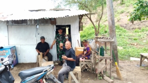 Wujudkan Lingkungan Aman dan Bersih, Babinsa Bukit Damai Gelar Komsos di Wilayah Binaan