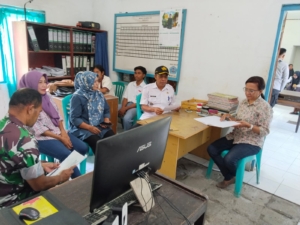 Babinsa Kodim 1602/Ende Aktif Lakukan Komsos, Warga Kota Ratu Sambut Antusias