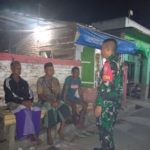 Ronda Malam Bersama Warga Desa Monggo, Babinsa Sertu Heriyanto Dorong Silaturahmi dan Pantau Anak Muda