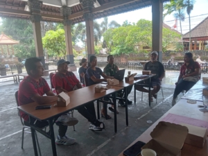 Babinsa Suwat Hadiri Rapat Pengadaan Barang dan Jasa Program Rabat Beton Jalan Usaha Tani