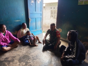 Wujudkan Wilayah Aman, Babinsa Detusoko Aktif Sambangi Warga Binaan