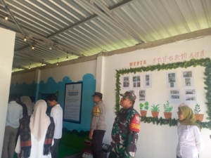 Sinergi TNI dan Pemerintah, Babinsa Hadiri Penilaian Lomba Perpustakaan Desa di Sekongkang Bawah