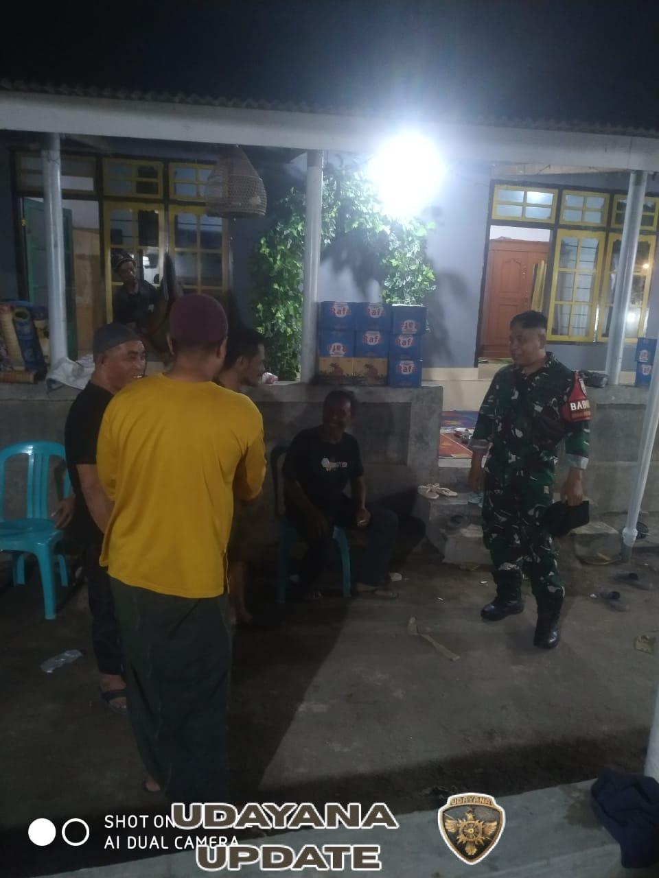 ‎Sertu Zuhdi Ajak Warga Paokmotong Aktif Laksanakan Siskamling Demi Keamanan Desa