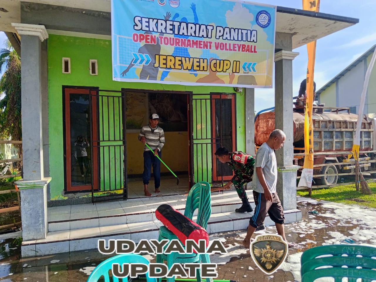 Kebersamaan TNI dan Masyarakat Warnai Persiapan Turnamen Voli di Jereweh