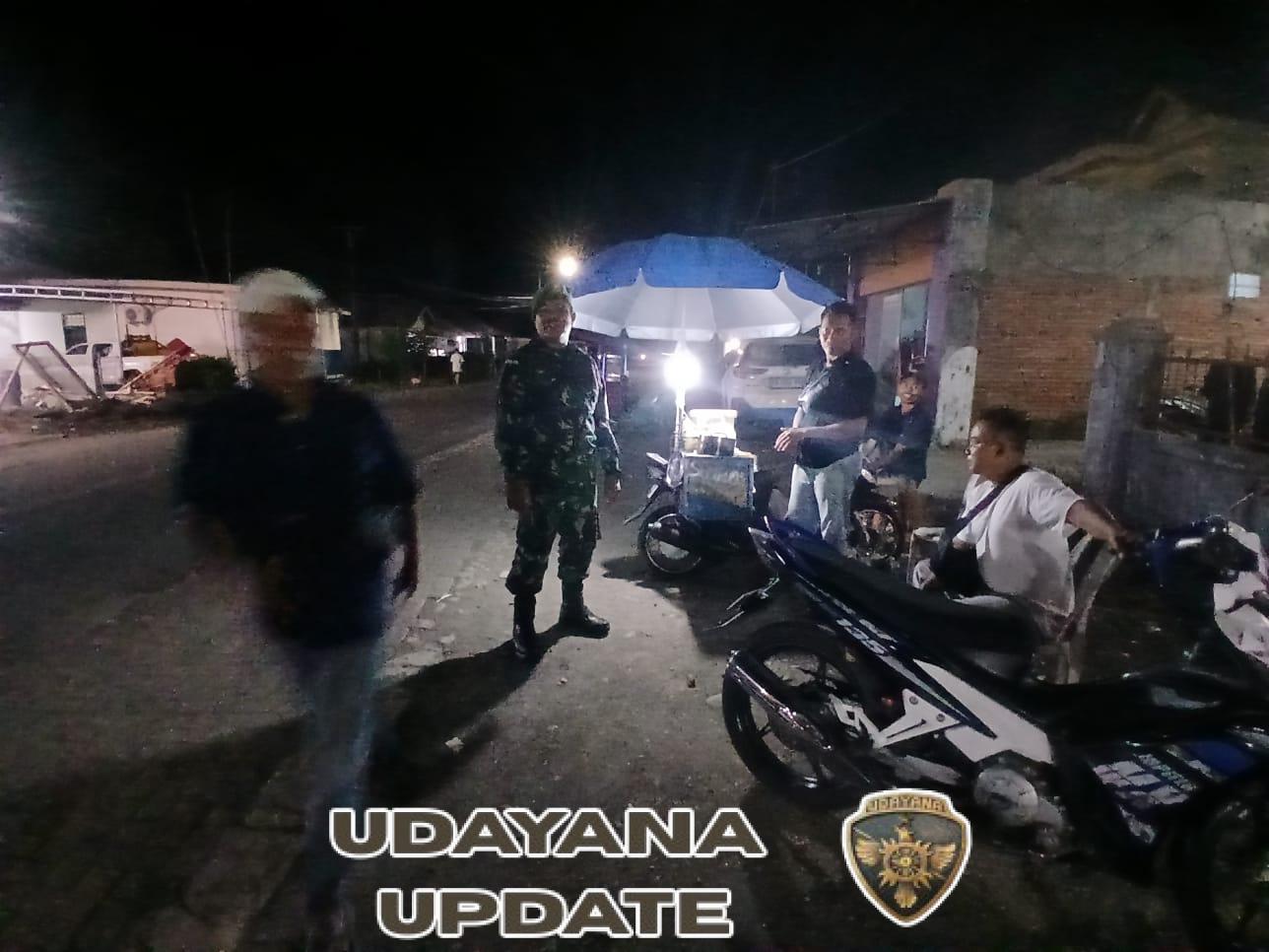 TNI Aktif Jaga Kondusivitas, Babinsa Sekongkang Laksanakan Patroli dan Sosialisasi Keamanan