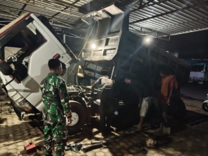 ‎Patroli Malam Babinsa Sembalun Ciptakan Suasana Aman dan Nyaman di Desa Timba Gading