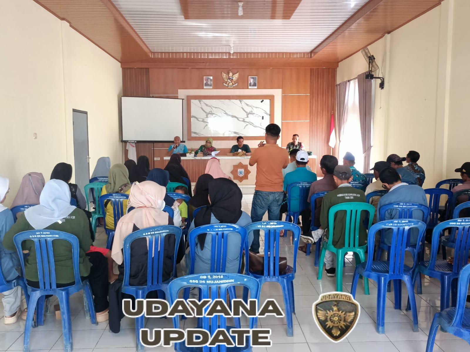 Babinsa Koramil 1628-01/Taliwang Jadi Motor Penggerak Semangat Gotong Royong Jelang Lomba Posyandu di Desa Mujahiddi