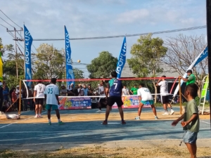 Semangat Juang di Lapangan Waesambi, Babinsa Komodo Buka Turnamen Sepak Takraw, Dorong Sportivitas Generasi Muda