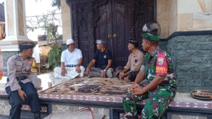 Babinsa Desa Undisan dan Bhabinkamtibmas Jalin Sinergi Lewat Anjangsana ke Tokoh Masyarakat