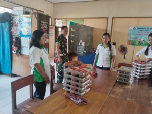 Babinsa Koramil Dawan Gelar Pendampingan Program MBG Di SDN 2 Sampalan Kelod