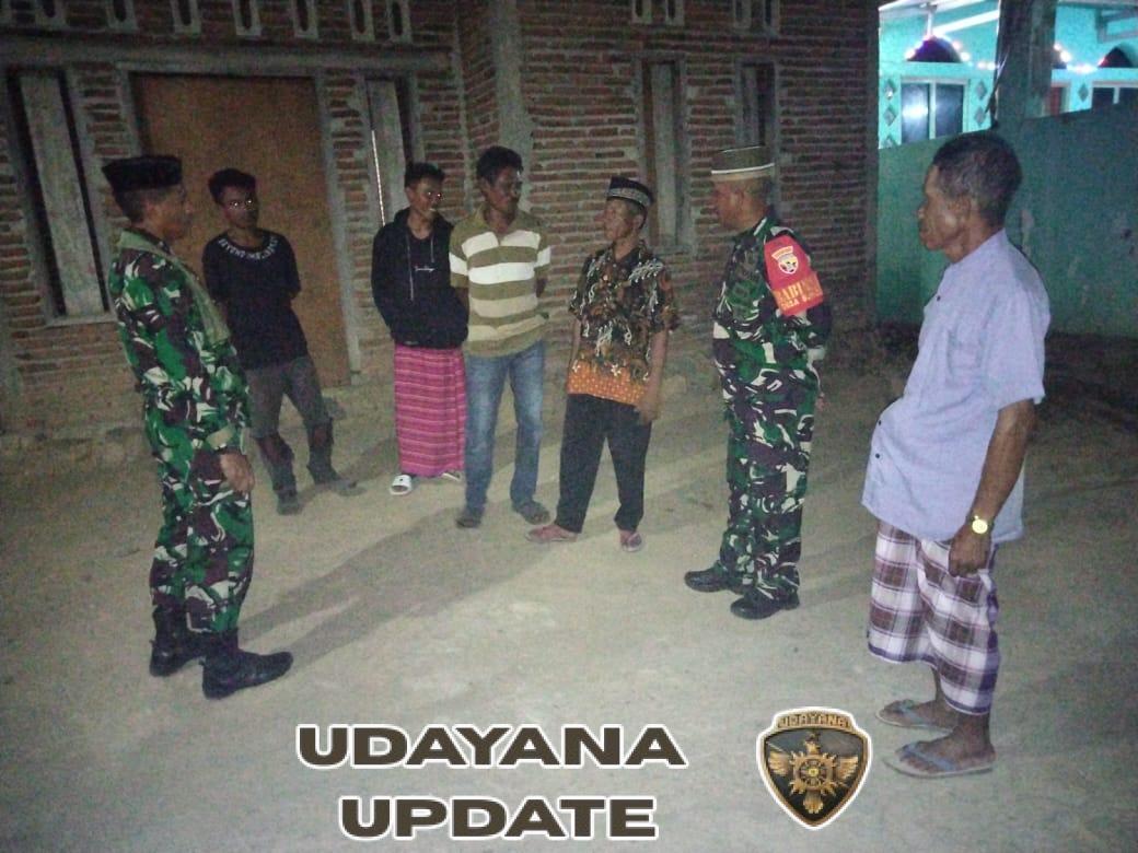 Wujud Kepedulian Terhadap Keamanan, Babinsa dan Warga Lakukan Patroli Siskamling.