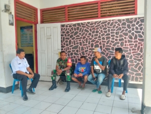 Babinsa Dompu Ajak Warga Tertib Administrasi dan Budayakan Antri