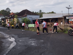 Sinergi Babinsa, Bhabinkamtibmas, dan Perangkat Desa Pedawa Gelar Aksi Bersih Kantor Desa