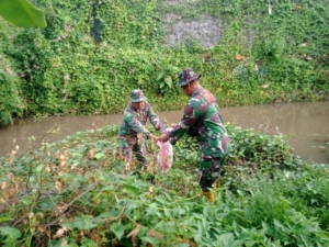 Aksi Bersih Sungai di Desa Sangsit, Wujud Nyata Dukungan terhadap Program Buleleng Bersih
