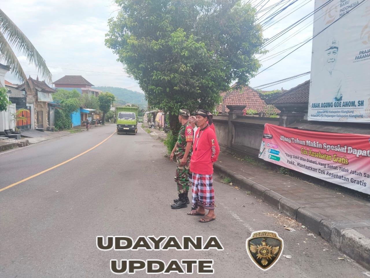 Amankan Upacara Keagamaan, Wujud Nyata Pelayanan Babinsa Koramil Dawan Kepada Masyarakat