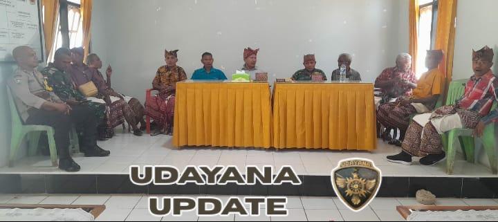 Dukung Kearifan Lokal, Babinsa Hadiri Kegiatan Kelompok Pengrajin Tenun Ikat