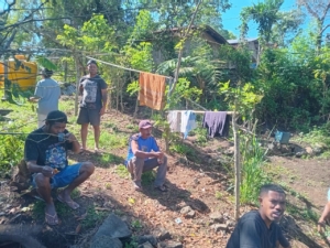 Babinsa Wolowaru Tingkatkan Kewaspadaan Warga Lewat Komsos di Desa Nuamuri